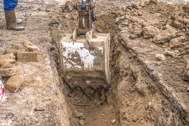 Ile kosztuje wykopanie rowu koparką i od czego to zależy?