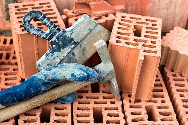 Z czego murować ściany aby były trwałe i solidne?