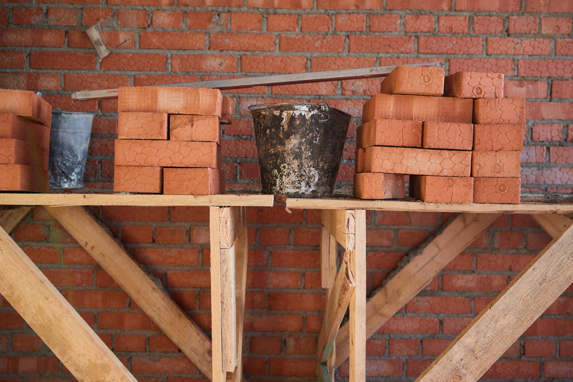 Jaki materiał na dom murowany sprawdzi się podczas budowy?