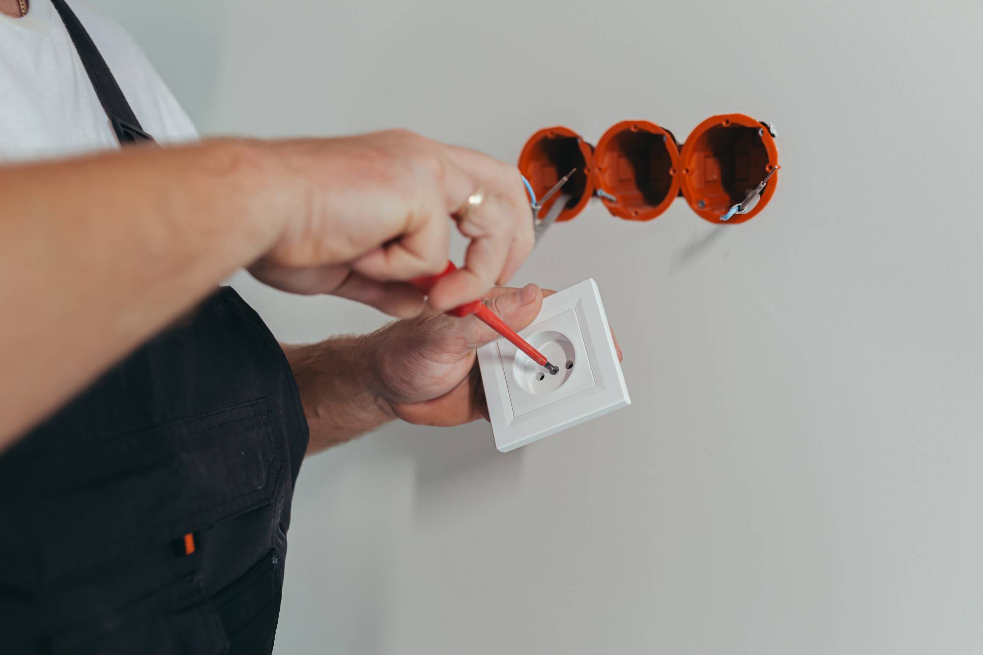 Badanie instalacji elektrycznej jak często należy je wykonywać?