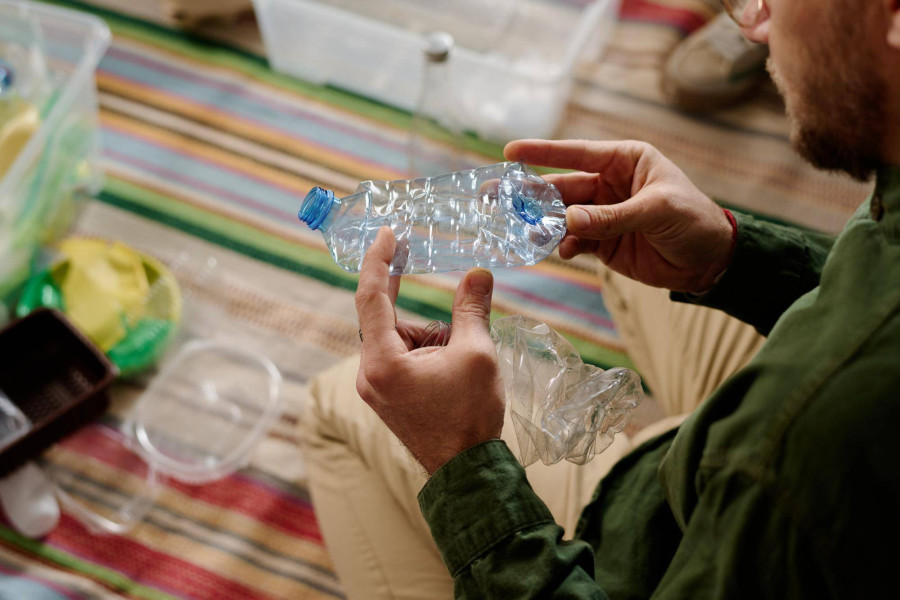 Kto wymyślił plastik i jak zmienił świat?