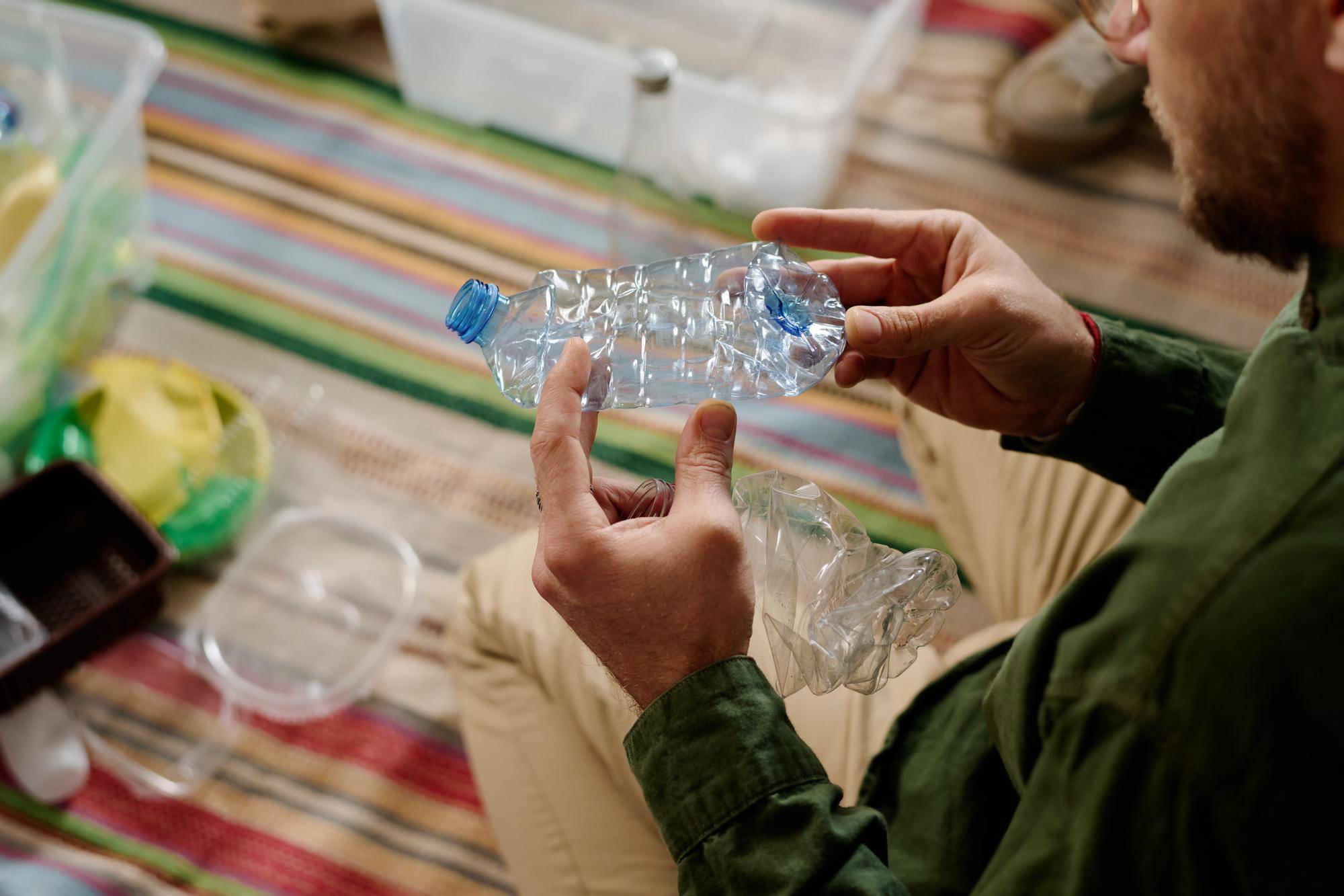 Kto wymyślił plastik i jak zmienił świat?